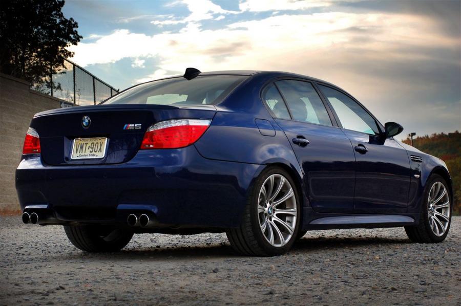 BMW M5 2009 года  (фото 8 из 36)